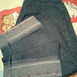 Vintage80's,Medium-Wash, Denim Capris with Embroidered Red & White Floral Detail